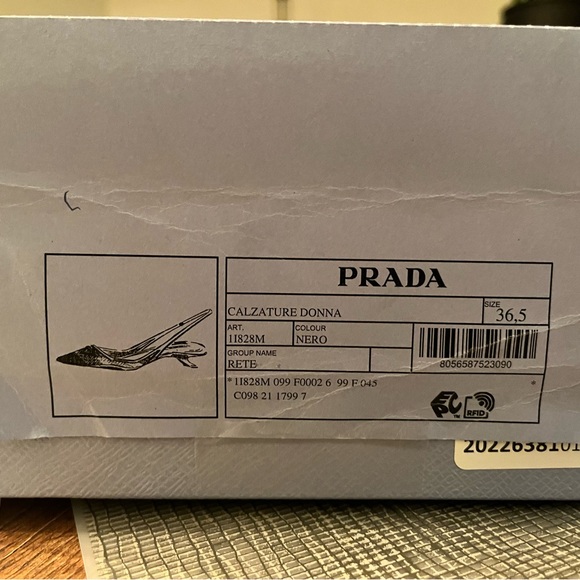 Selling a beautiful green pair of Pradas. They were worn abt four times in total - Picture 3 of 6